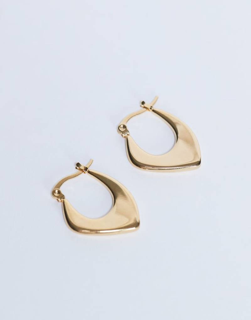 Topshop - Sonia - Goldfarbene Creolen aus wasserfestem Edelstahl Topshop - Sonia - Goldfarbene Creolen aus wasserfestem Edelstahl von Topshop