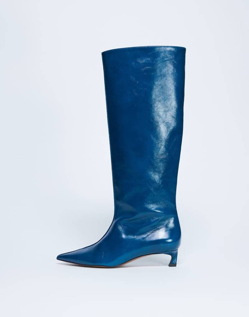Topshop - Sophie Premium - Kniehohe Stiefel aus hochwertigem Leder in Blau mit spitzer Zehenpartie von Topshop
