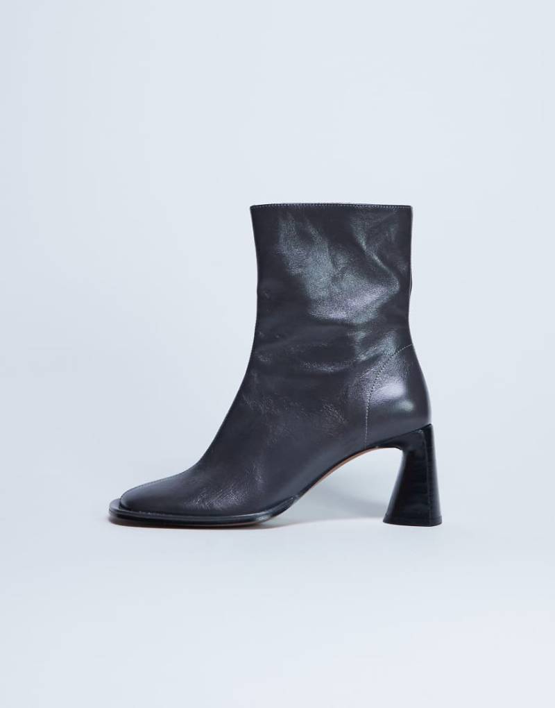 Topshop - Star - Hochwertige Stiefel aus Leder in Grau mit runder Zehenpartie und Blockabsatz von Topshop