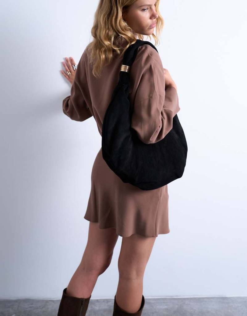 Topshop - Sterling - U-förmige Schultertasche aus echtem Wildleder in Schwarz von Topshop