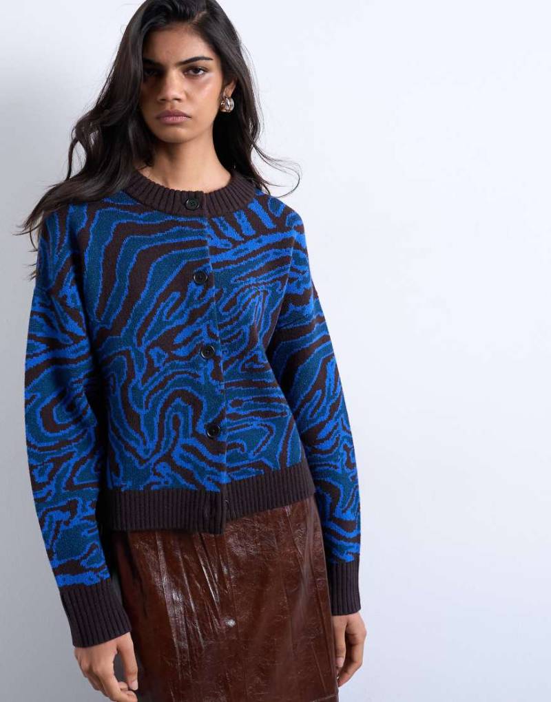 Topshop - Strickjacke in Blau mit Tierfellmuster-Schwarz von Topshop
