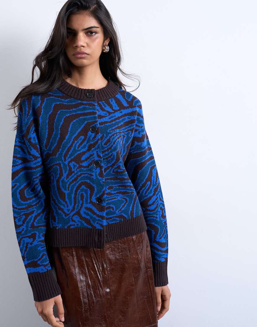 Topshop - Strickjacke in Blau mit Tierfellmuster-Schwarz von Topshop