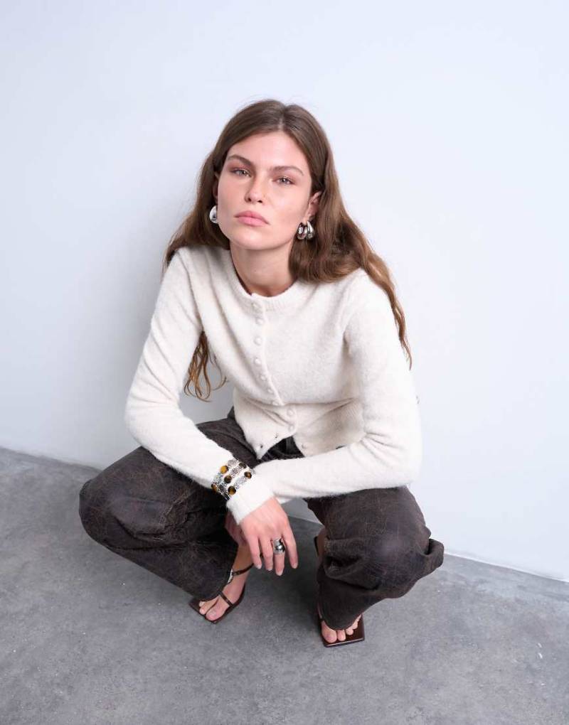 Topshop - Strickjacke in Elfenbein mit bedeckten Knöpfen-Weiß von Topshop