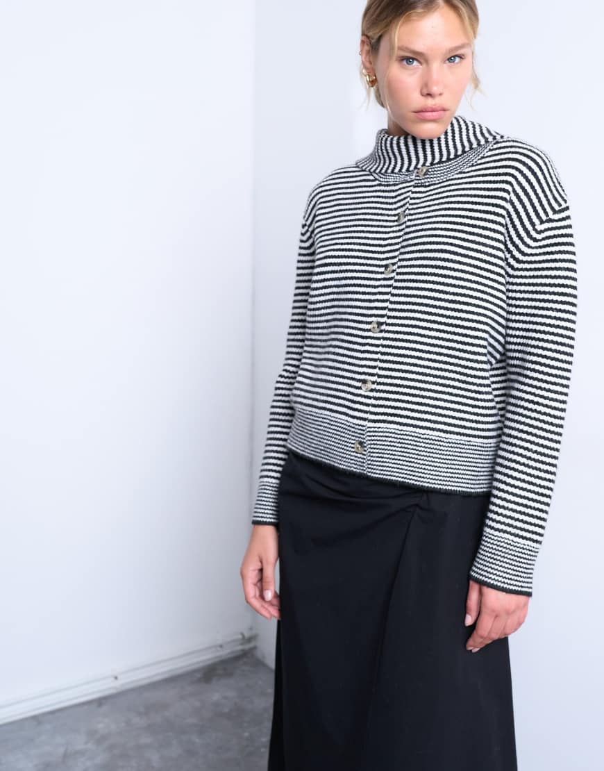 Topshop - Strickjacke mit Streifenmuster in Schwarz-Weiß und Schaldetail-Bunt Topshop - Strickjacke mit Streifenmuster in Schwarz-Weiß und Schaldetail-Bunt von Topshop