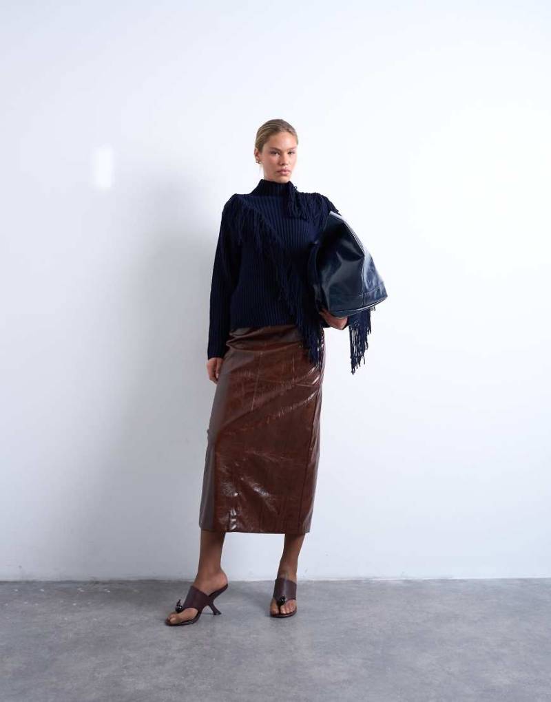 Topshop - Strickpullover in Marineblau mit hohem Ausschnitt und Fransen von Topshop