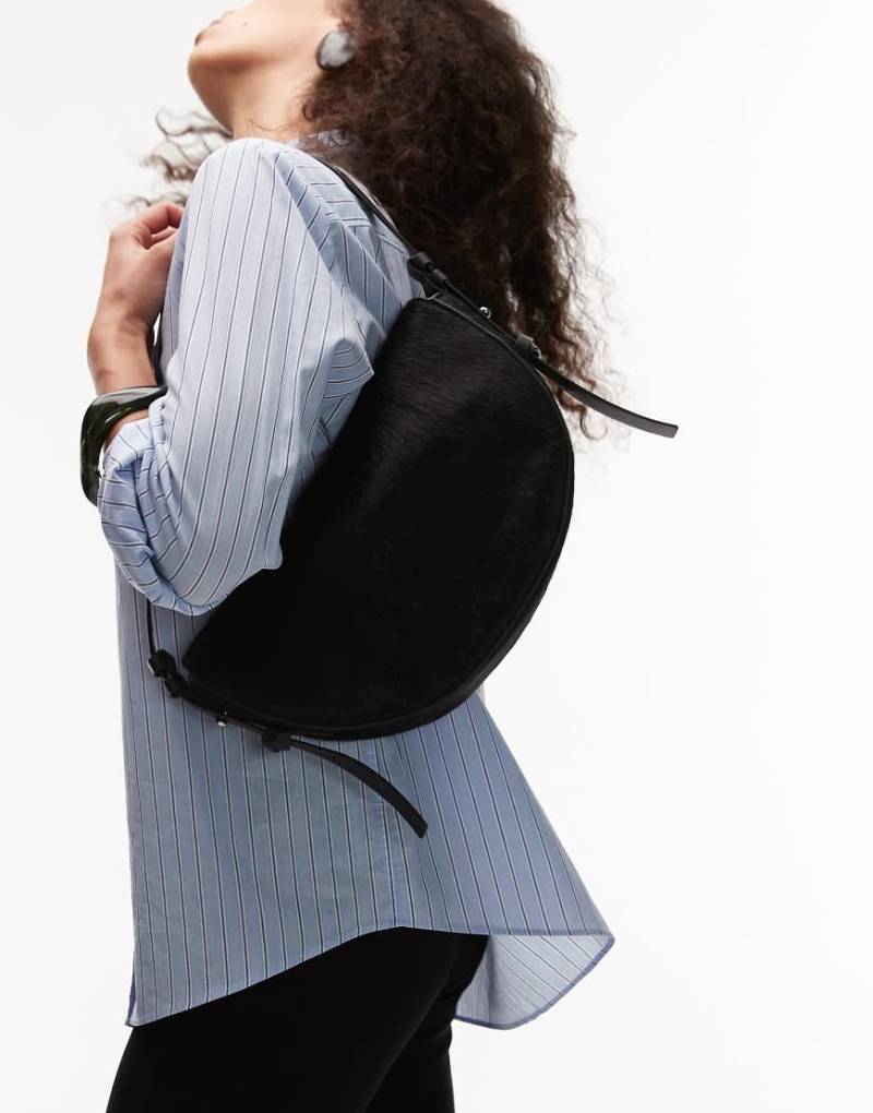 Topshop - Sunday - Schultertasche aus echtem Leder in schwarzer Ponyfell-Optik von Topshop