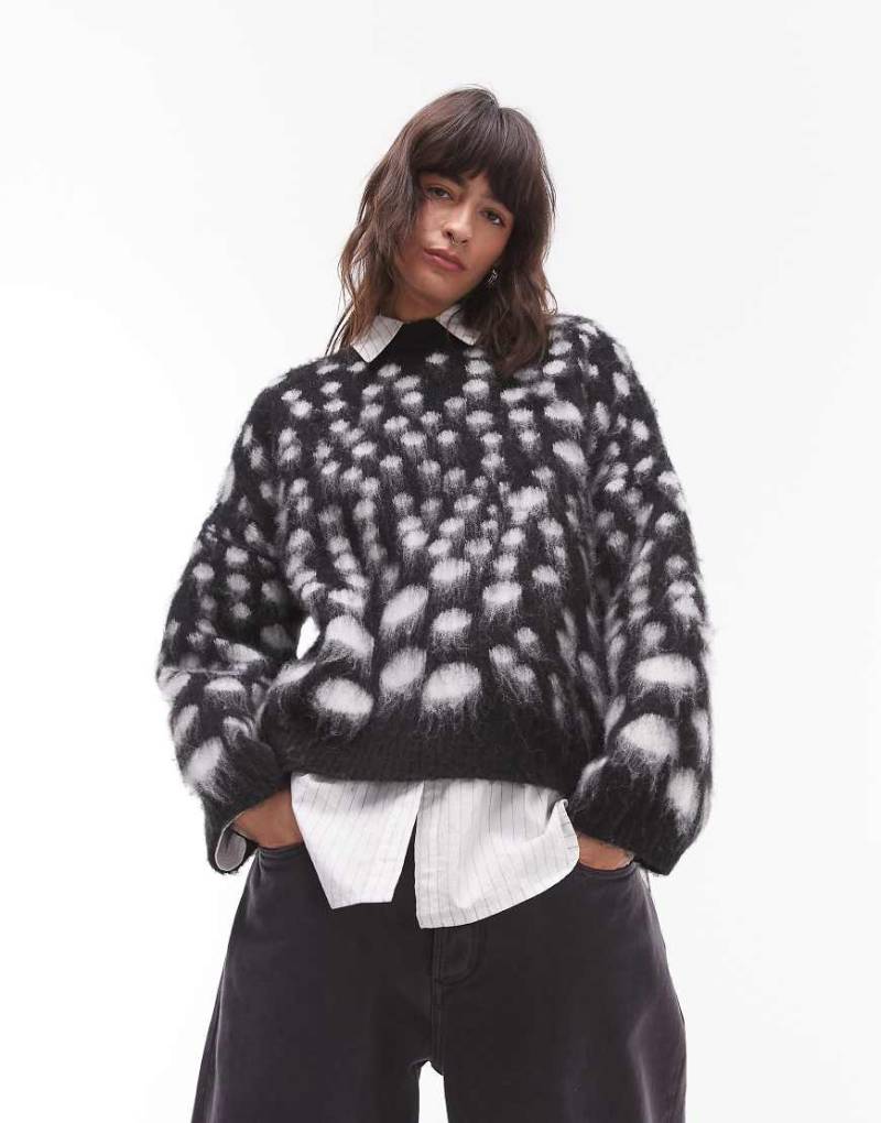 Topshop - Superflauschiger Strickpullover in Schwarz-Weiß mit Punktemuster und lockerem Schnitt-Bunt von Topshop