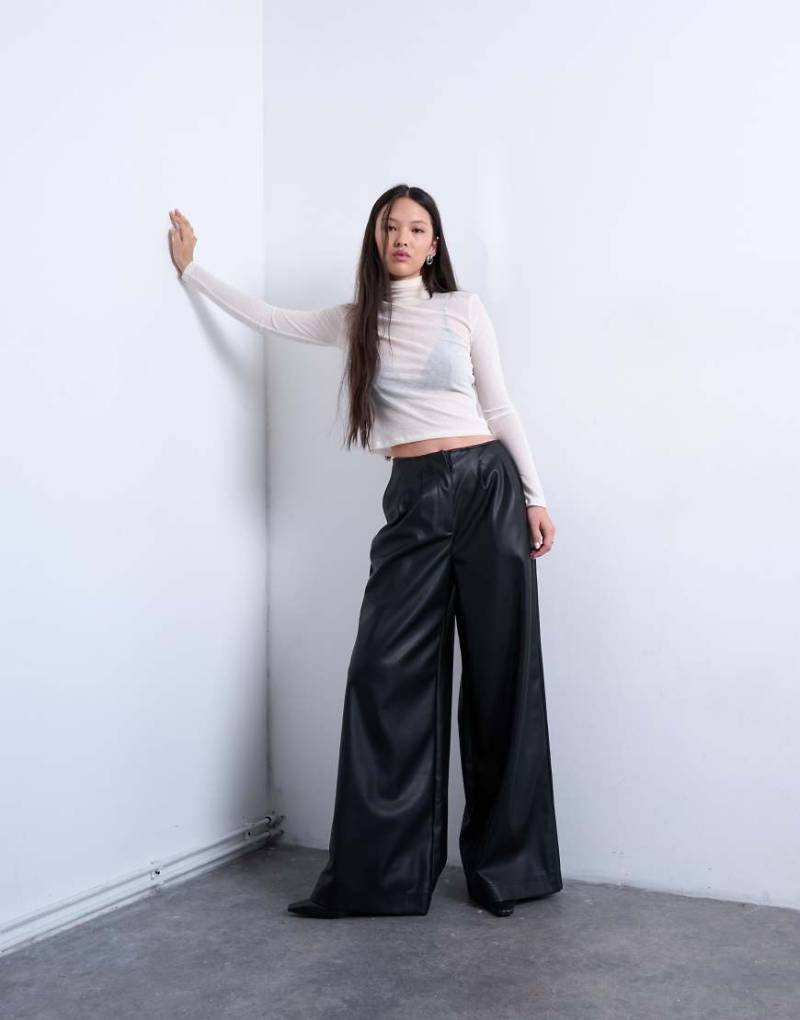Topshop - Superweite Hose aus Kunstleder in Schwarz von Topshop