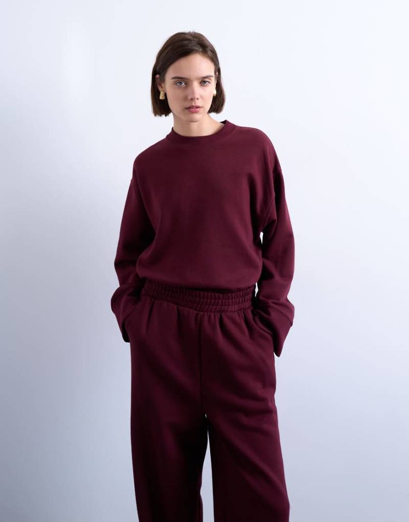 Topshop - Oversize-Pullover aus glattem Material in Burgunderrot mit breiten Bündchen von Topshop