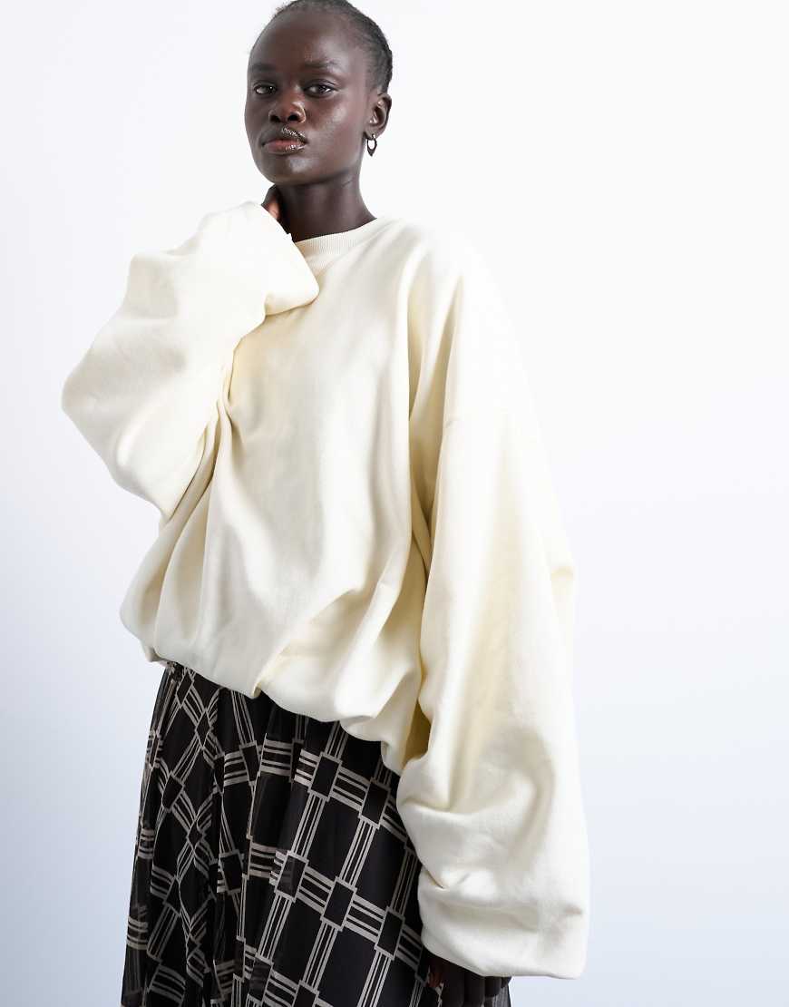 Topshop - Sweatshirt in Ecru mit Ballonsaum-Weiß von Topshop