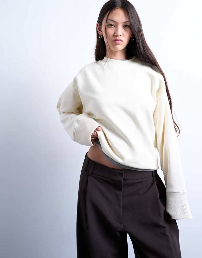 Topshop - Oversize-Pullover aus glattem Material in Ecru mit breiten Bündchen-Weiß von Topshop