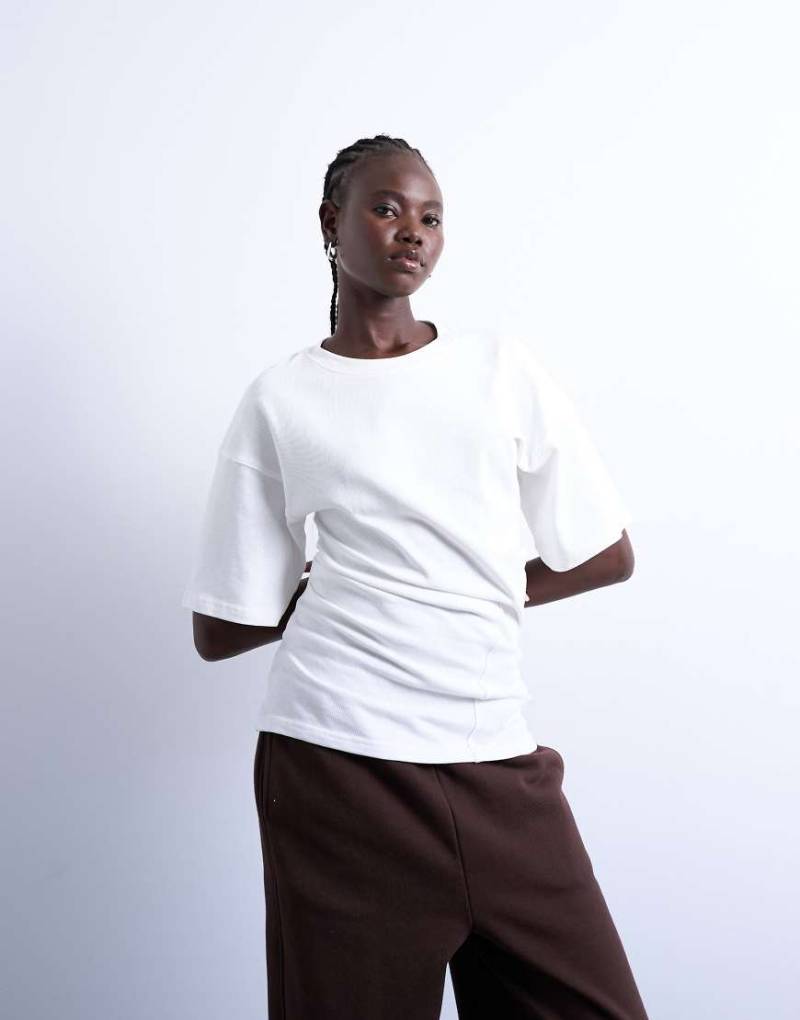 Topshop - T-Shirt in Elfenbein mit verdrehtem Detail-Weiß von Topshop