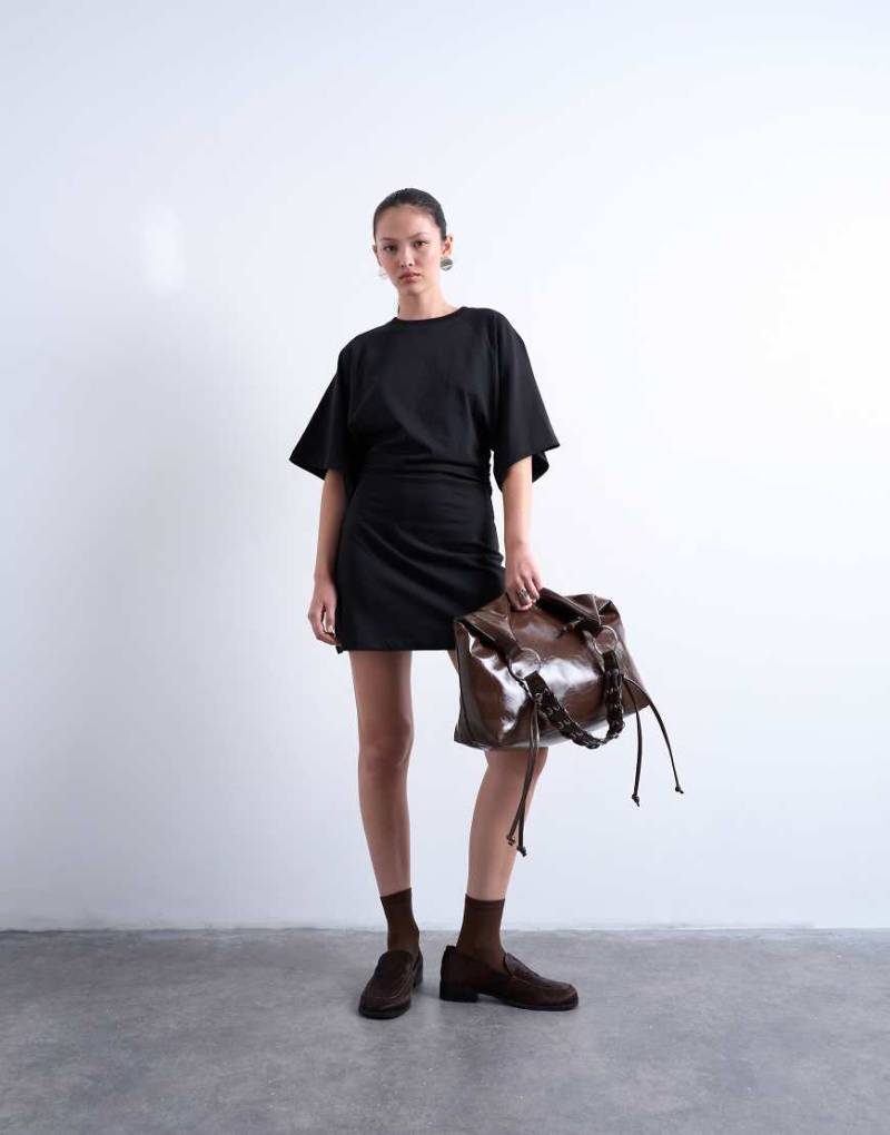 Topshop - Tailliertes Minikleid in Schwarz mit Raglanärmeln-Brown von Topshop