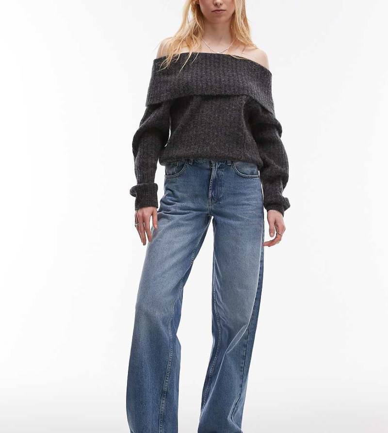 Topshop Tall - Locker geschnittene Jeans in Mittelblau mit niedrigem Bund und Schnallenriemen von Topshop Tall