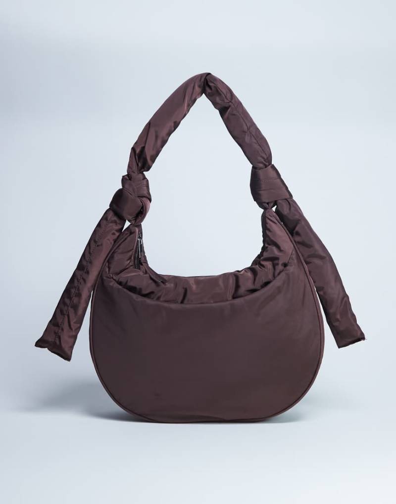 Topshop - Terry - Nylon-Schultertasche in Schokobraun mit Reißverschlusstasche von Topshop