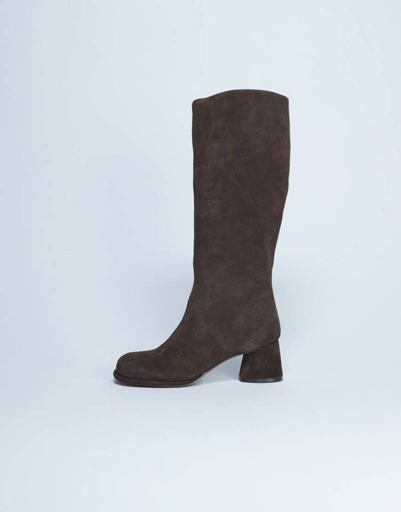 Topshop - Thea - Kniehohe Stiefel aus echtem Wildleder in Schokobraun mit Blockabsatz-Brown von Topshop