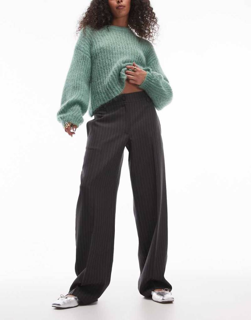 Topshop - Tief sitzende Hose in gestreiftem Anthrazit-Grau von Topshop