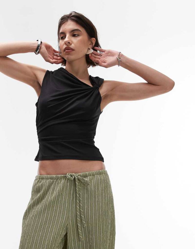 Topshop - Top in Schwarz mit Knotendetail an der Schulter von Topshop