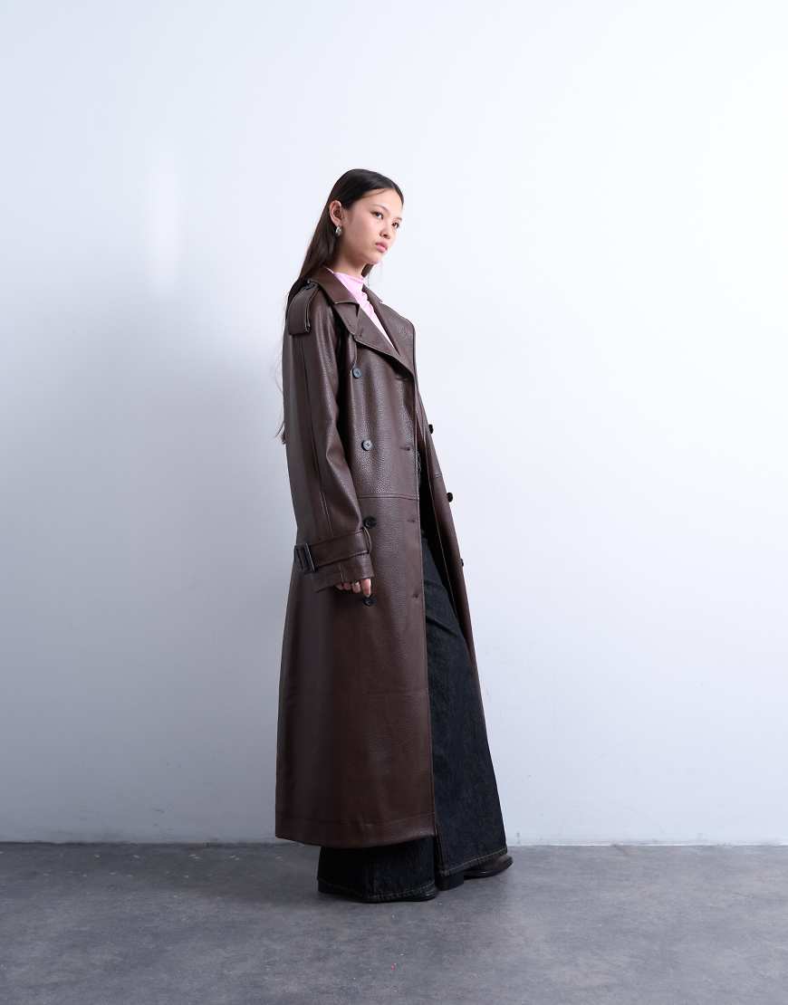 Topshop - Trenchcoat aus strukturiertem Kunstleder in Braun-Brown von Topshop