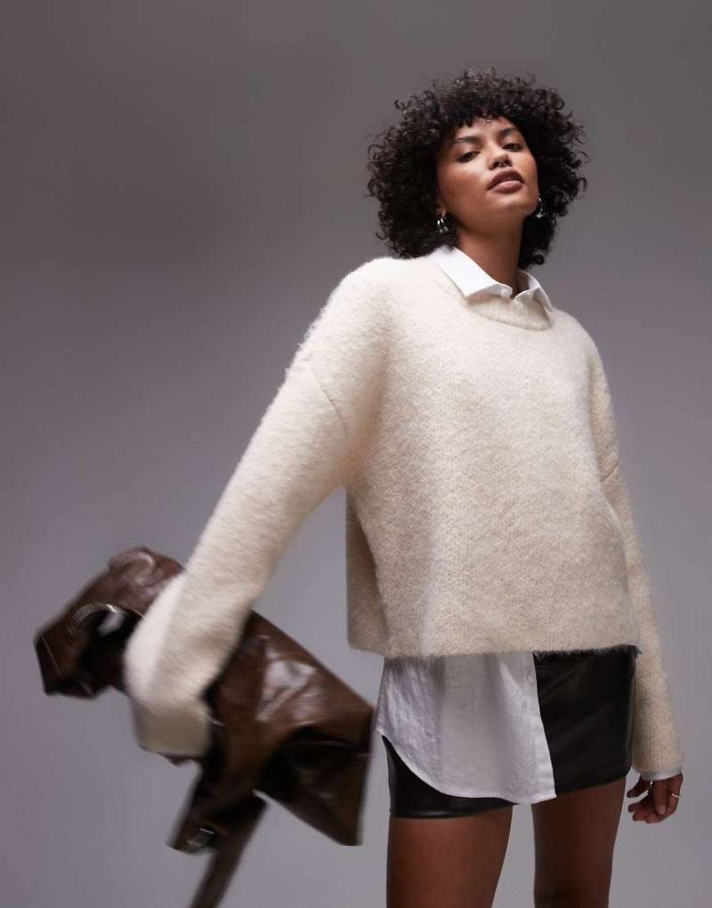 Topshop - Ultimate - Flauschiger Strickpullover in Elfenbeinweiß mit lockerem Schnitt von Topshop