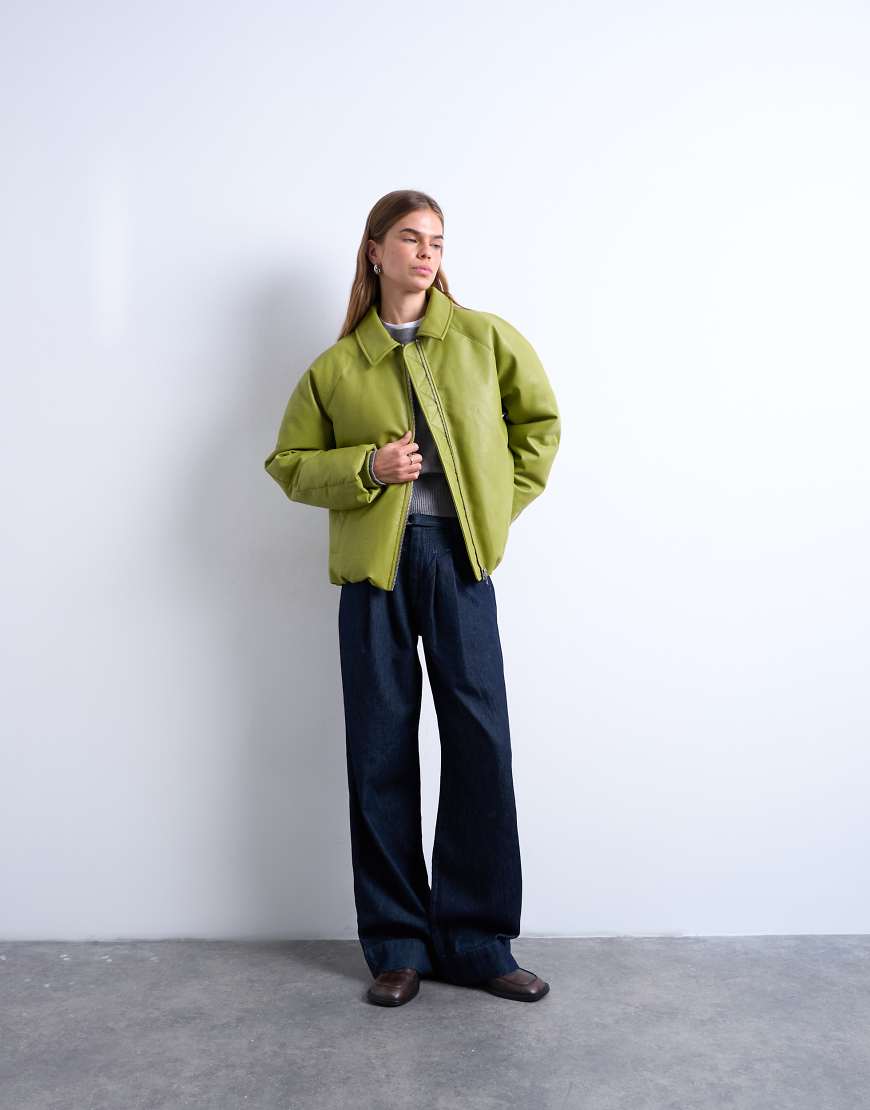 Topshop - Wattierte Pufferjacke aus Kunstleder in Salbeigrün-Schwarz Topshop - Wattierte Pufferjacke aus Kunstleder in Salbeigrün-Schwarz von Topshop