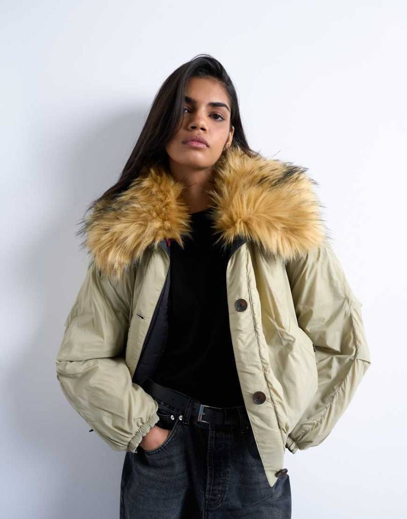 Topshop - Wendbare Hybrid-Bomberjacke in Grün mit Kragen aus Pelzimitat von Topshop