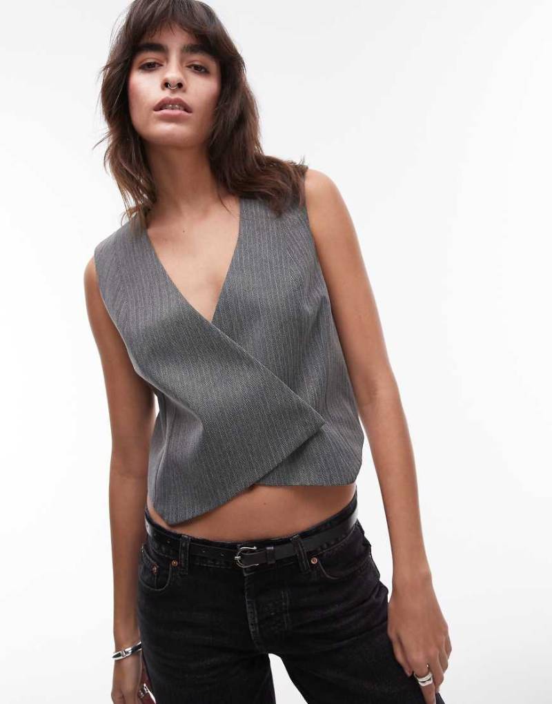 Topshop - Weste in Anthrazit mit asymmetrischem Wickeldetail-Grau von Topshop