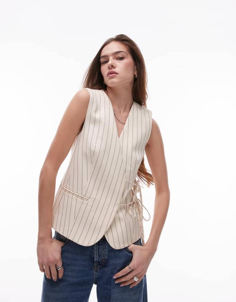 Topshop - Weste in Beige mit Nadelstreifen und seitlichem Bindedetail-Neutral von Topshop