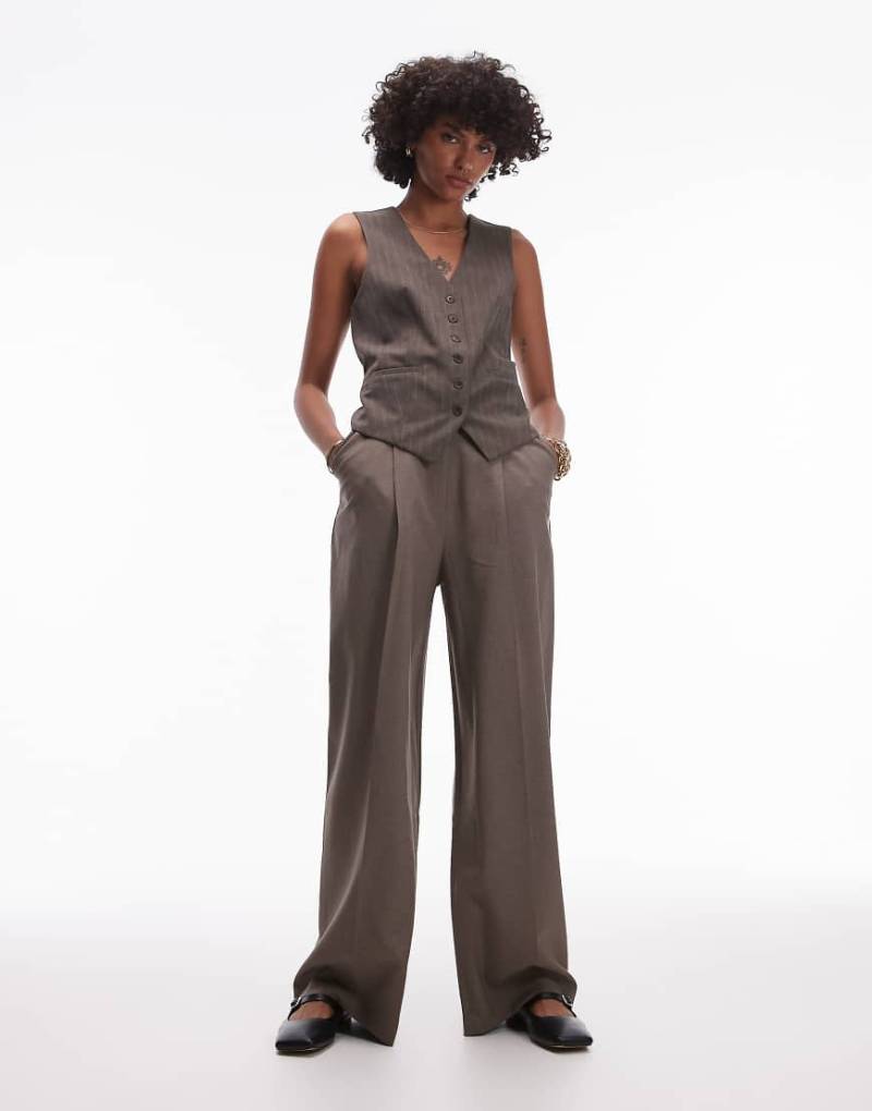 Topshop - Weste in Braun mit V-Ausschnitt, Kombiteil von Topshop