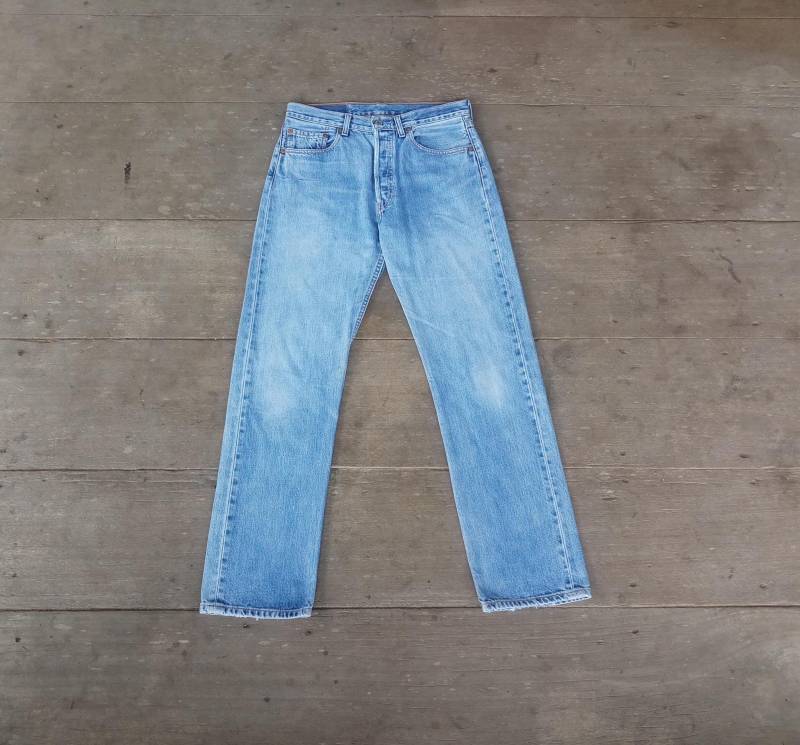 Vintage Levis 501 Jeans W31 L31 Faded Denim, Hergestellt in Australien Vintage Levis 501 Jeans W31 L31 Faded Denim, Hergestellt in Australien von TorMake