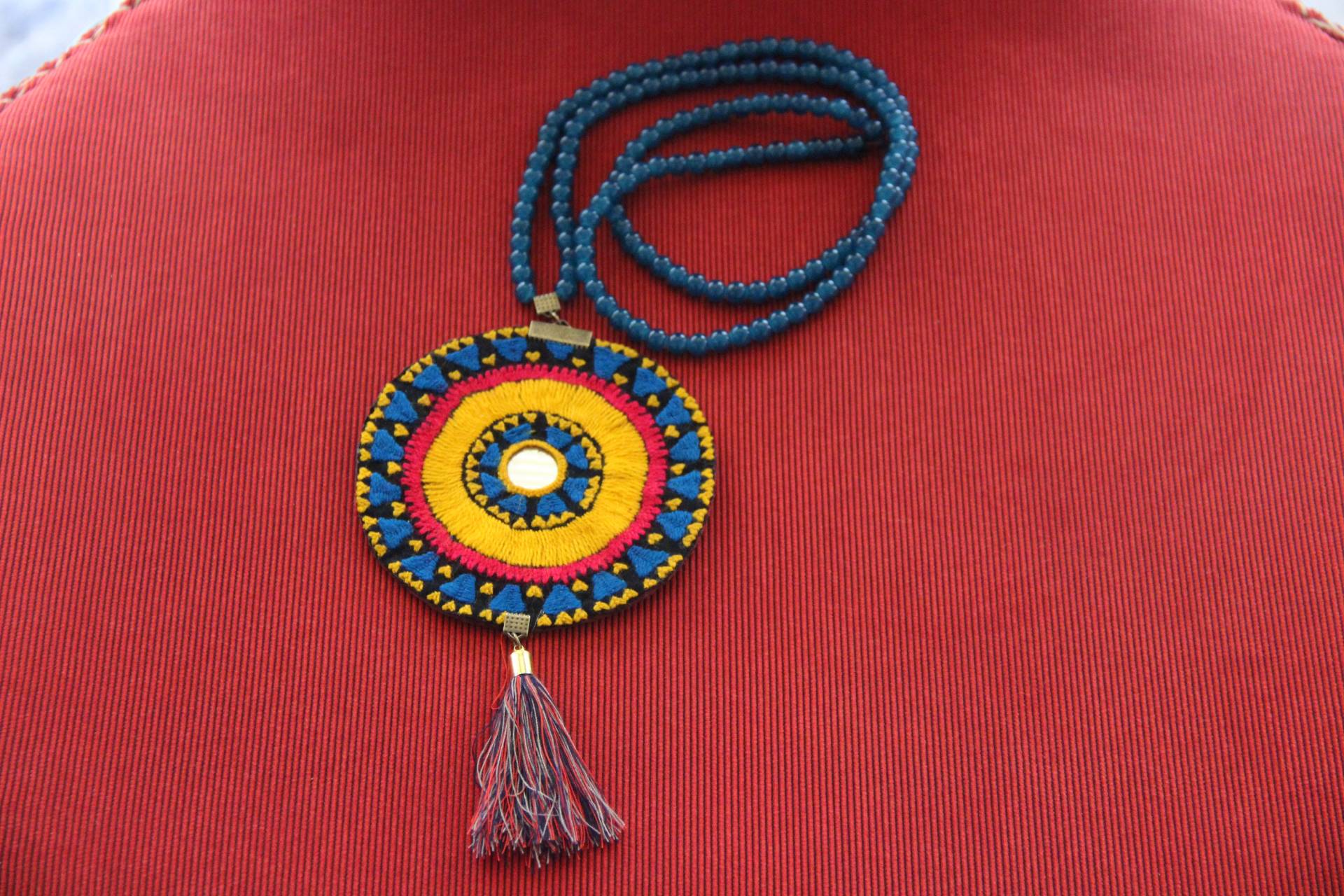 Handgemachte Bestickte Perlenkette Handgemachte Bestickte Perlenkette von ToranjTinyTreasures