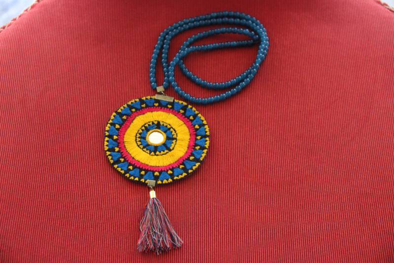 Handgemachte Bestickte Perlenkette Handgemachte Bestickte Perlenkette von ToranjTinyTreasures
