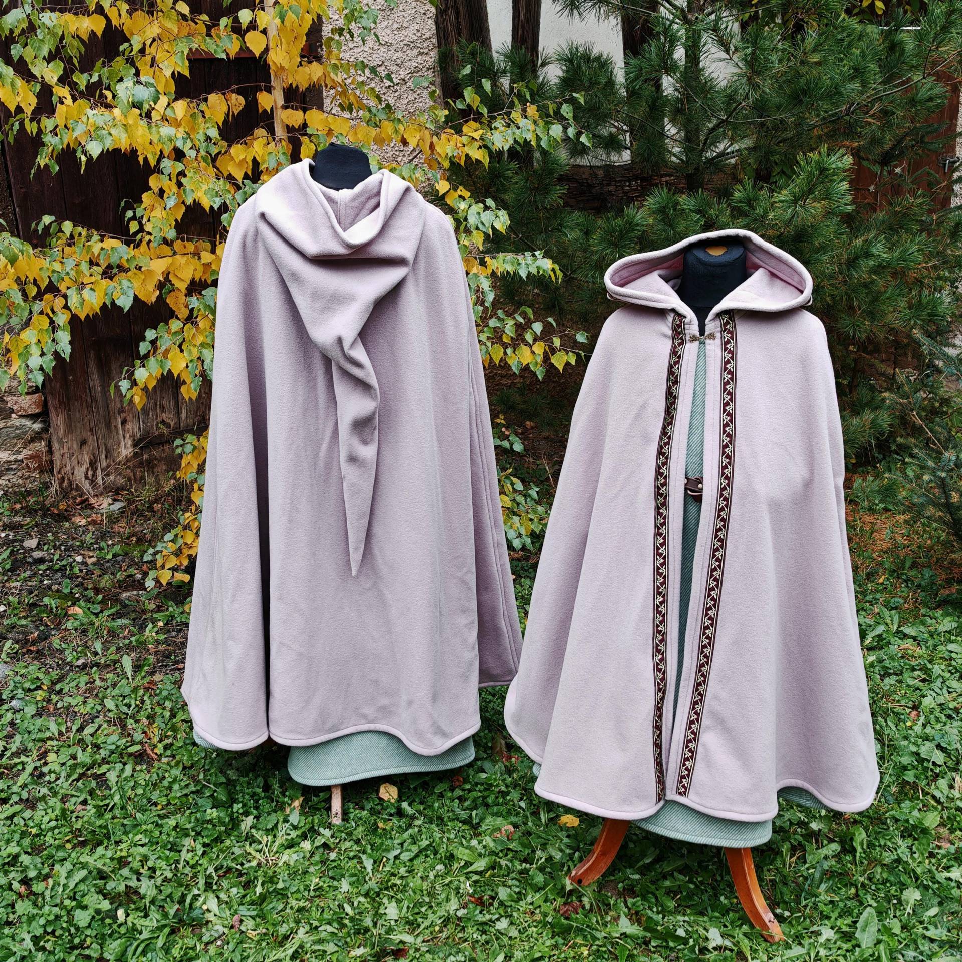 Kinder Umhang Altrosa Mit Langer Kapuze Und Goldene Borte, Cape Für Kinder, Mittelalter Wikinger, Toraxacum von Toraxacum