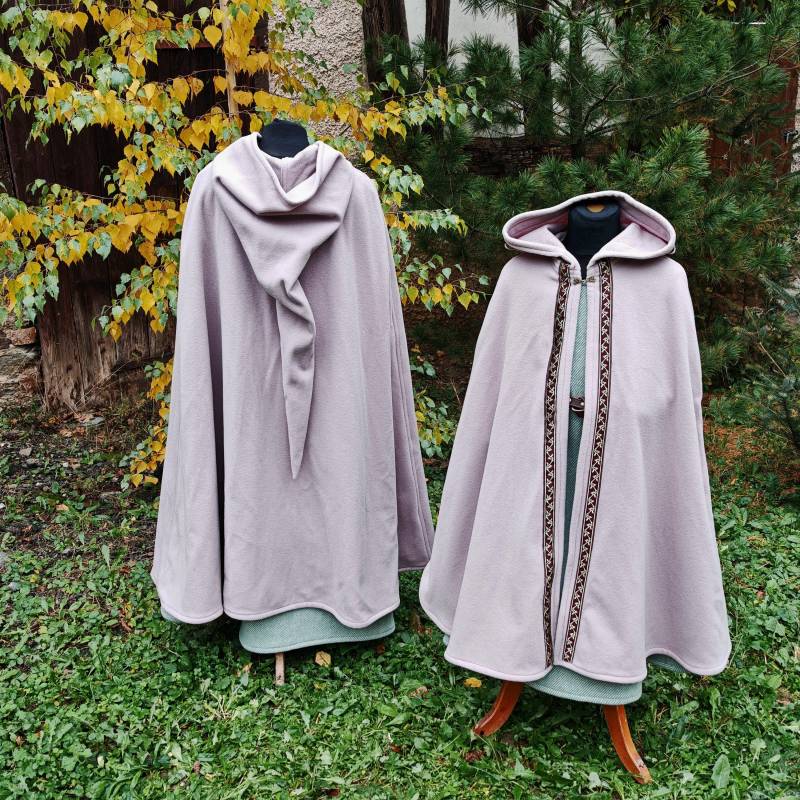 Kinder Umhang Altrosa Mit Langer Kapuze Und Goldene Borte, Cape Für Kinder, Mittelalter Wikinger, Toraxacum von Toraxacum