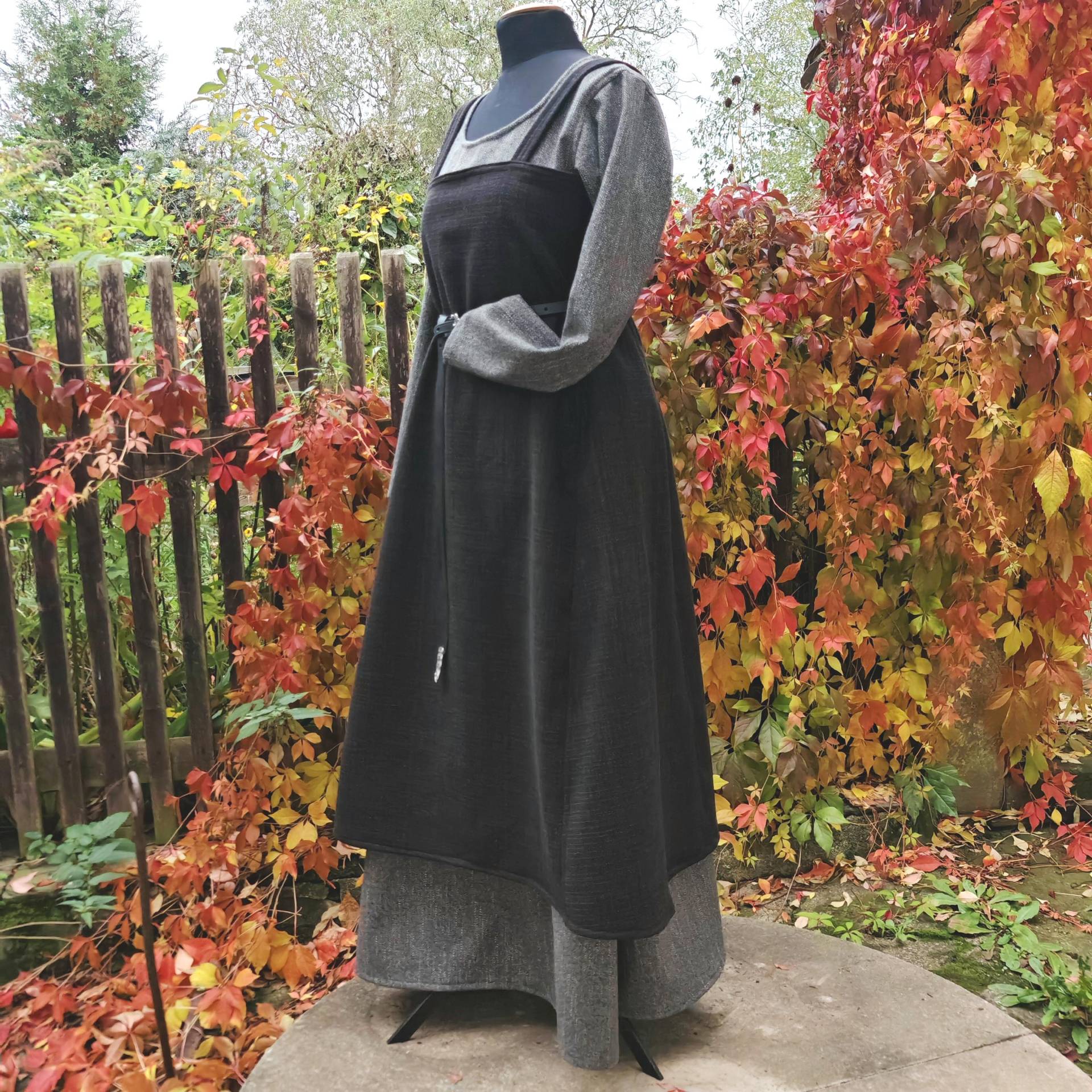 Wikinger Schürzenkleid 100% Wolle, Überkleid Dunkelbraun, Mittelalter Kleid, Toraxacum von Toraxacum