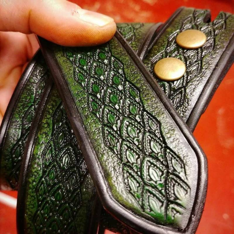 Fantasy Style Hand Punzierter Drachen Schuppen Gürtel. Badass Geschenk Für Männer Oder Frauen. Mit Druckknöpfen Austauschbare Schnallen Fantasy Style Hand Punzierter Drachen Schuppen Gürtel. Badass Geschenk Für Männer Oder Frauen. Mit Druckknöpfen Austauschbare Schnallen von TorpedoBLVD