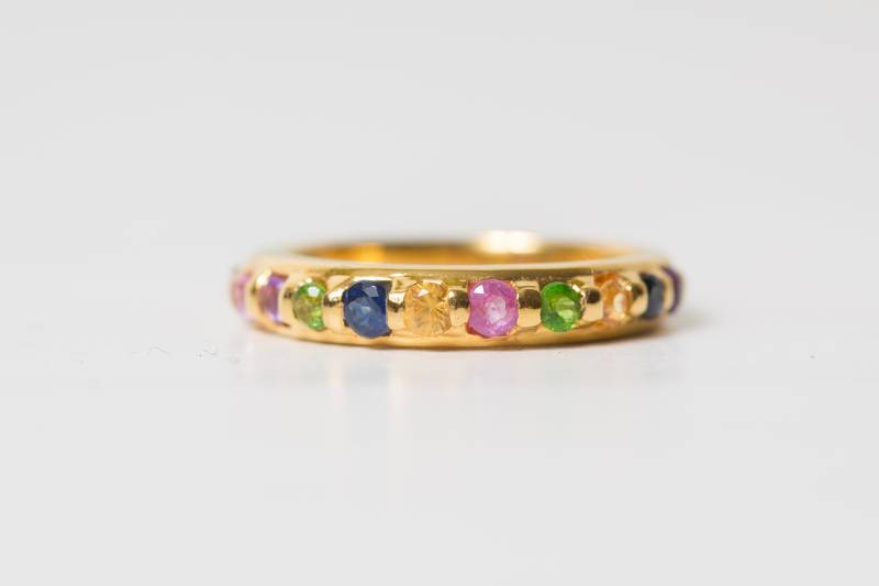 18 K Gold Und Saphir Regenbogen Ring 18 K Gold Und Saphir Regenbogen Ring von TorrieJasuwanJewelry