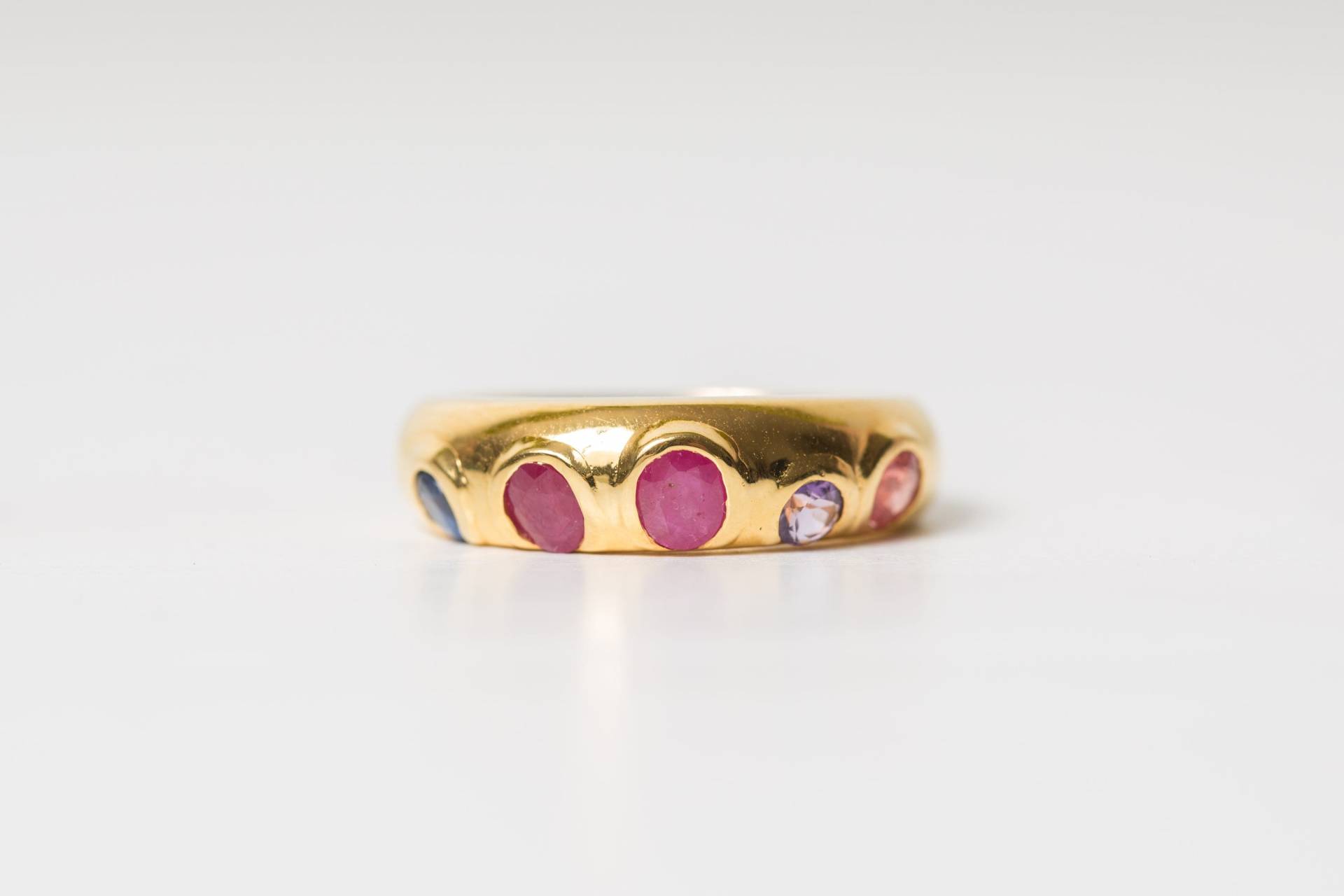 Wunderschöne 18 K Wachs Set Saphir-Ring Wunderschöne 18 K Wachs Set Saphir-Ring von TorrieJasuwanJewelry