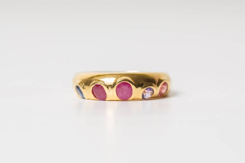 Wunderschöne 18 K Wachs Set Saphir-Ring von TorrieJasuwanJewelry