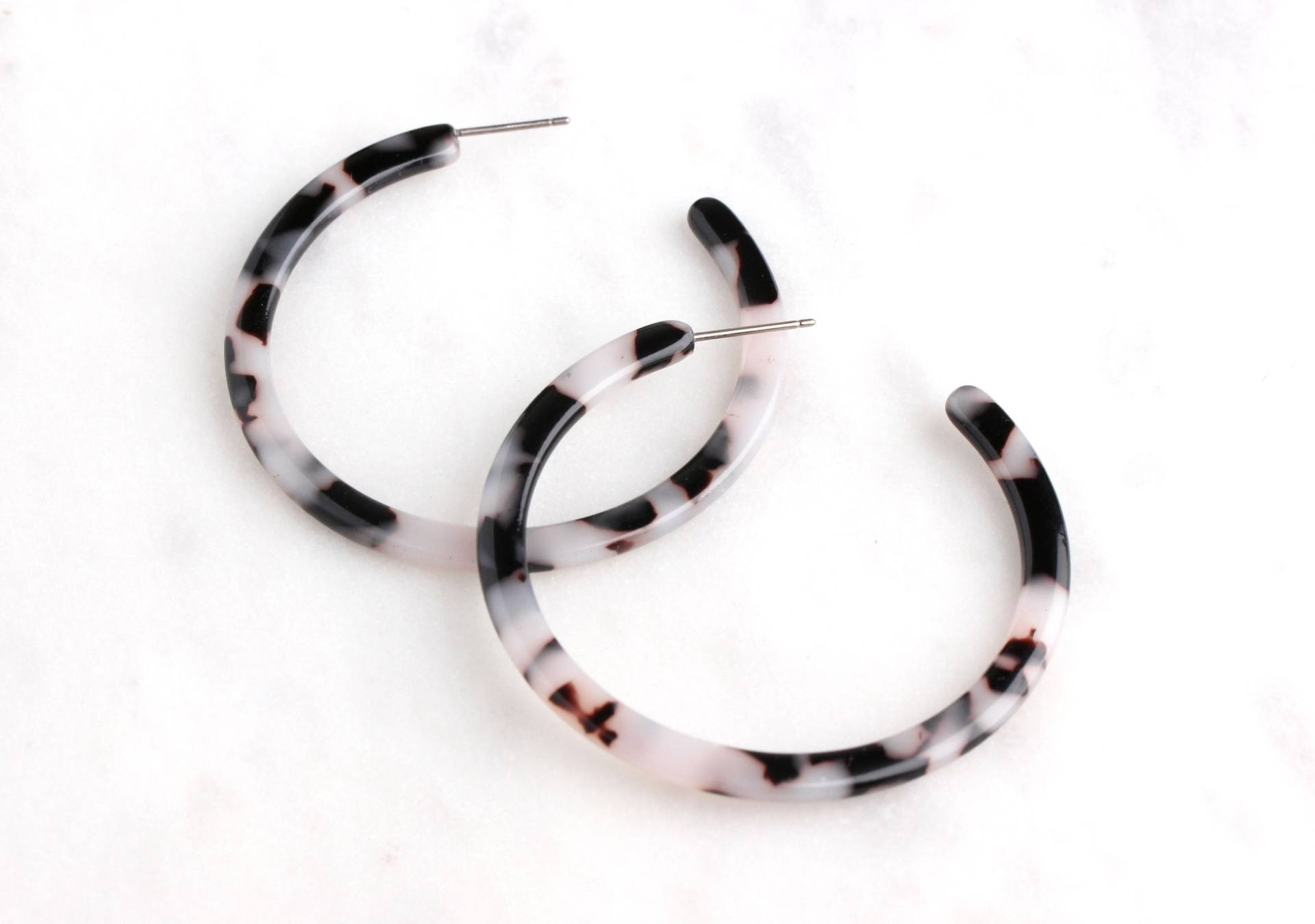 Aschblonde Schildpatt-Ohrring-Zubehör, 1 Paar, Schildpatt-Ohrring-Versorgung, Zwei Zoll-Creolen Weißer Schildpatt-Schmuck Ear028-50-Awt Aschblonde Schildpatt-Ohrring-Zubehör, 1 Paar, Schildpatt-Ohrring-Versorgung, Zwei Zoll-Creolen Weißer Schildpatt-Schmuck Ear028-50-Awt von TortoiseShellSupply