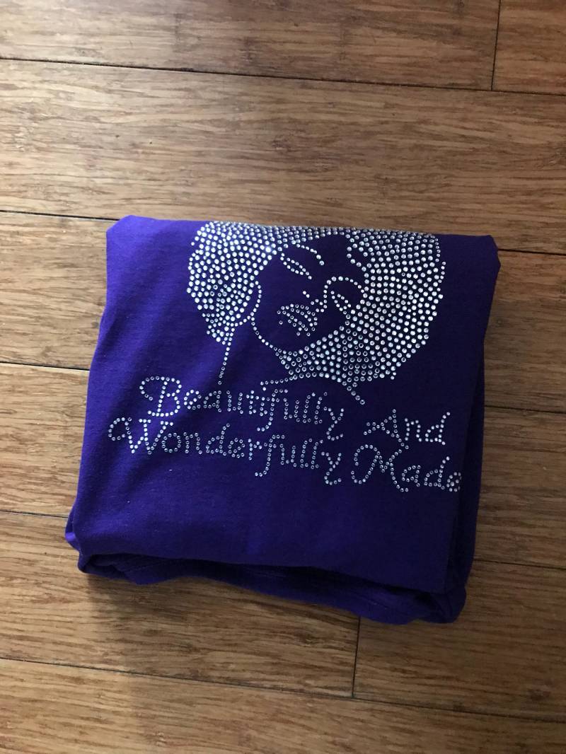 Handgemachte Strass-T-Shirt... Aus Unserer Wunderschön Und Winderferfully Bereich Handgemachte Strass-T-Shirt... Aus Unserer Wunderschön Und Winderferfully Bereich von Tosflair
