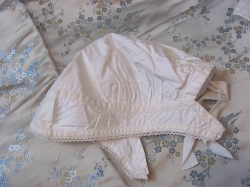 Bonnet - Reizender Handgemachter Weißer Spitzen-Baby-Kleinkind-Mützen-Hut Bonnet - Reizender Handgemachter Weißer Spitzen-Baby-Kleinkind-Mützen-Hut von TotallyLinens