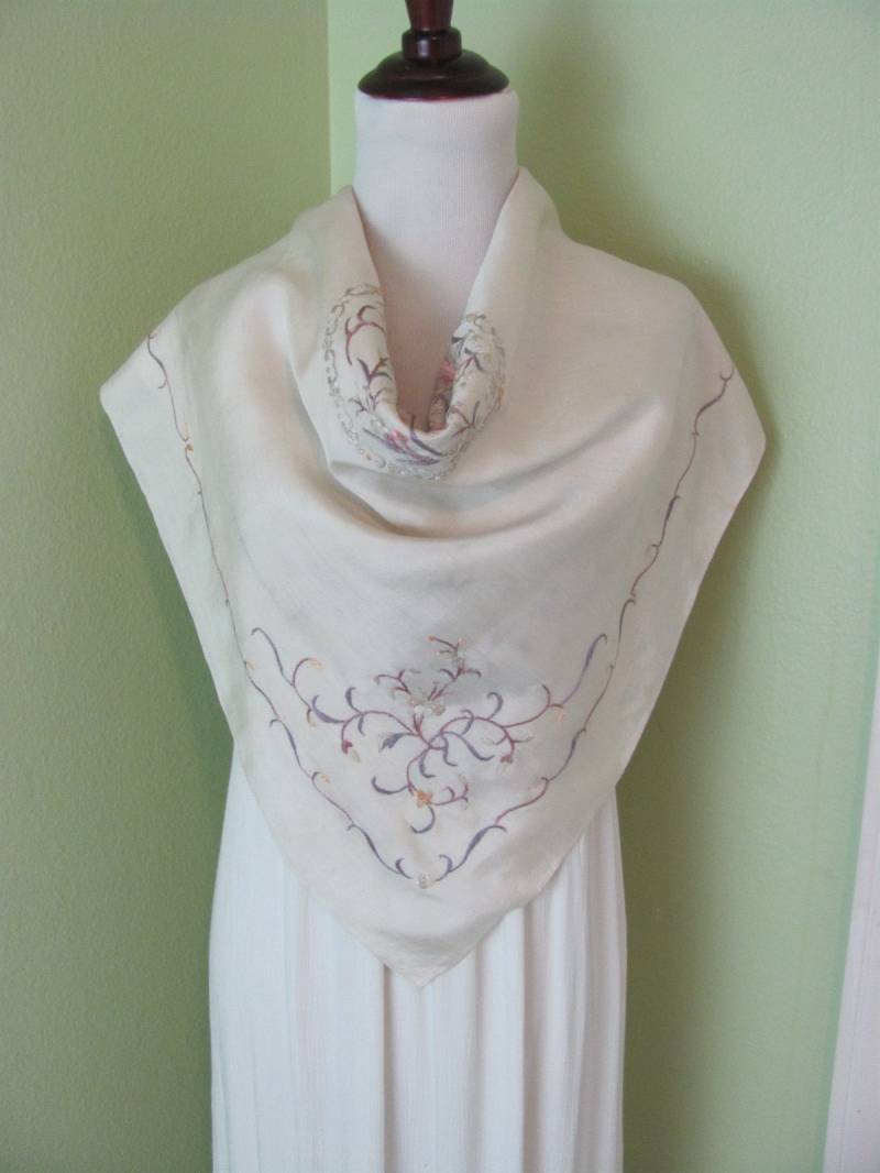 Antiker Bestickter Seidenschal - 82 cm Im Quadrat // Vintage Designer Seidenschals von TotallyScarves