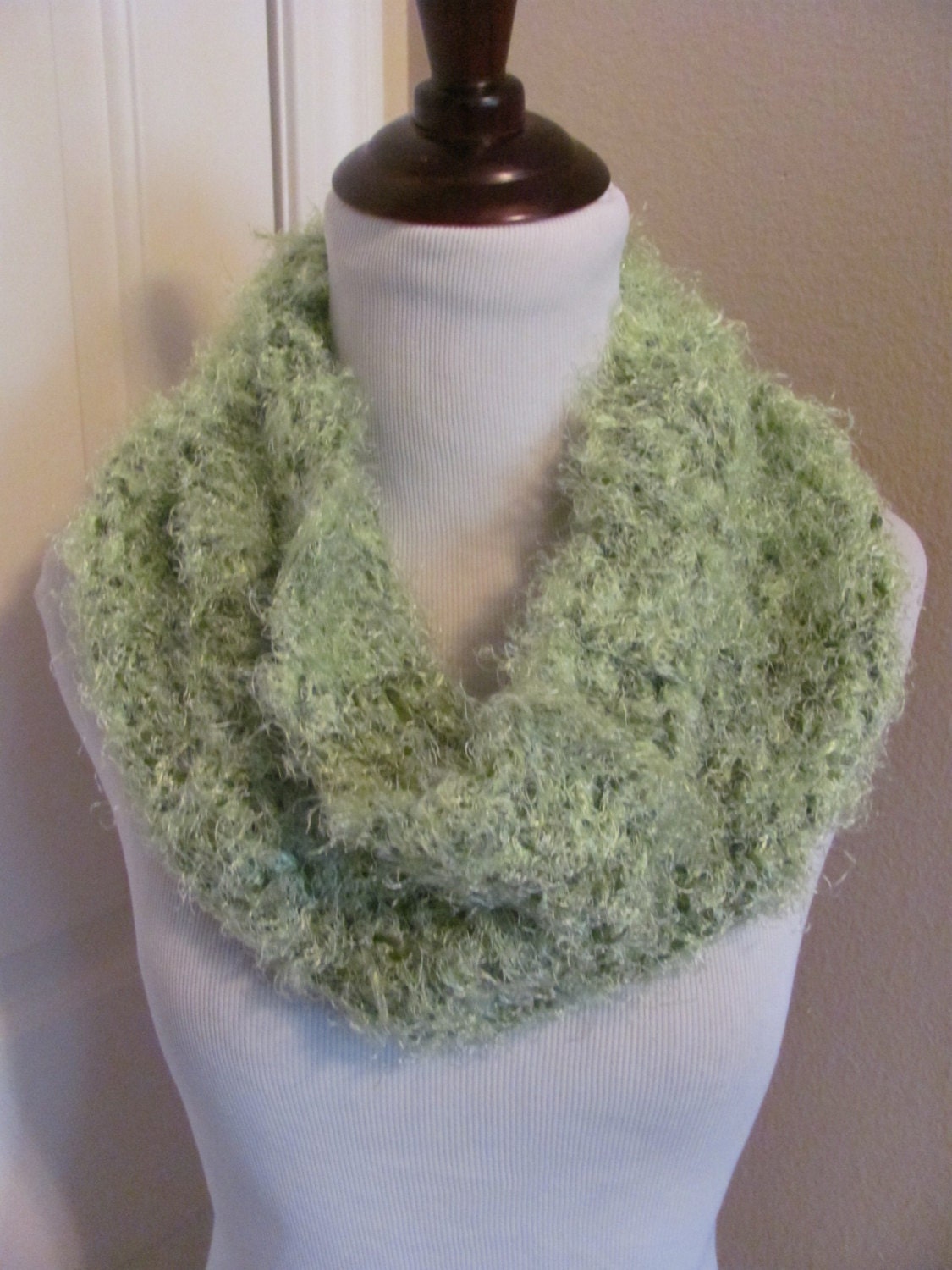 Schöner Weicher, Dicker, Unscharfer Grüner, Warmer Winter-Loopschal - 33 cm Breite // Einzigartiger Handgefertigter Handstrick von TotallyScarves