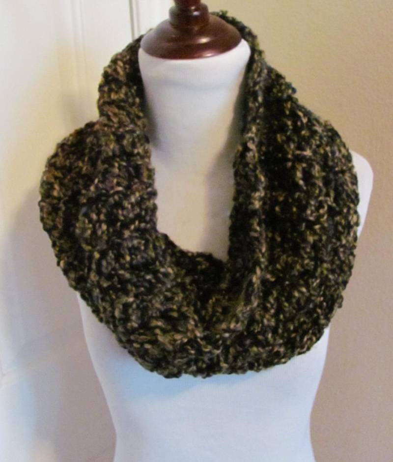 Schöner Weicher Dicker Brauner Schwarzer Grobstrick Schal Für Damen Und Herren - 36 cm Breite // Handgestricktes Unikat von TotallyScarves