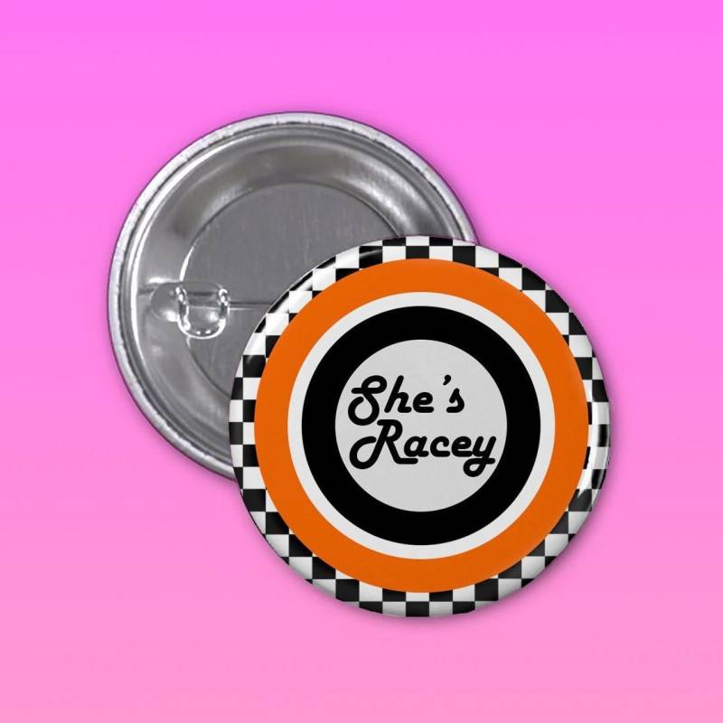 Sie Ist Racey Race Car 1 1/4 Zoll Button Button, Tumblr Pin, Rucksack Pin von TotallyWickedWear