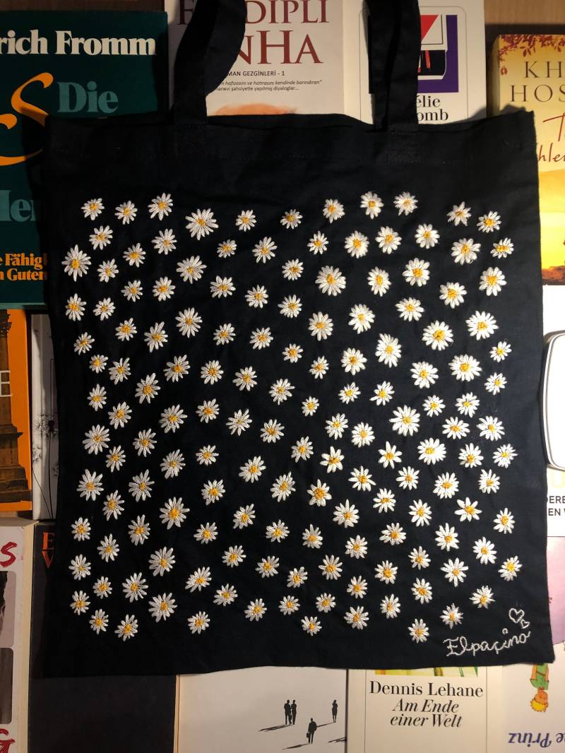 Tote Bag With Daisy Flowers & Personalised Name/ Beutel Mit Gänseblümchen Und Personalisiert von ToteBagsSelfMade