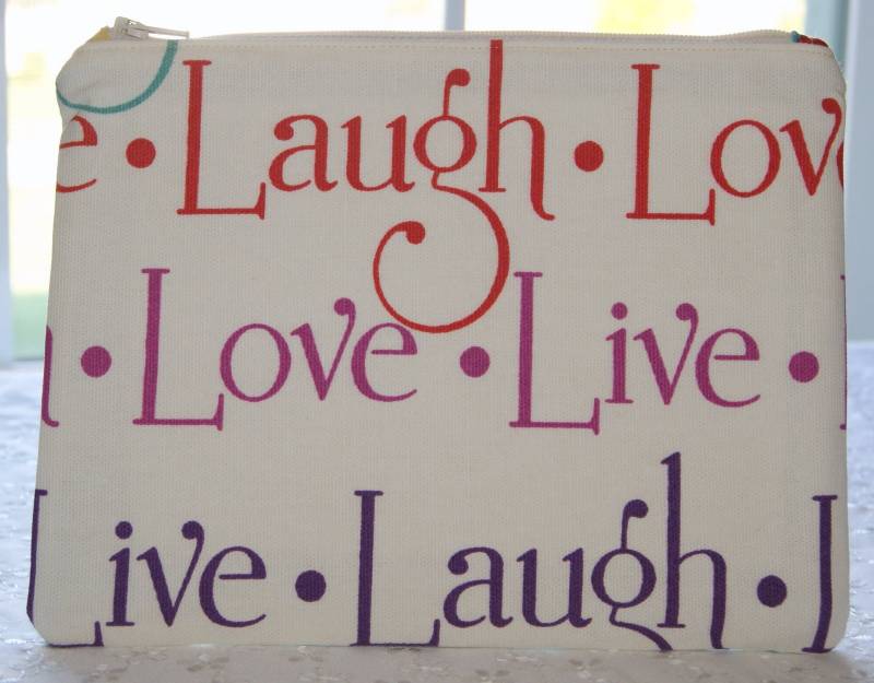 Live Laugh Love Reißverschlusstasche Handgemachte Accessoire-Tasche Aus Baumwolle Live Laugh Love Reißverschlusstasche Handgemachte Accessoire-Tasche Aus Baumwolle von ToteworthyDesigns