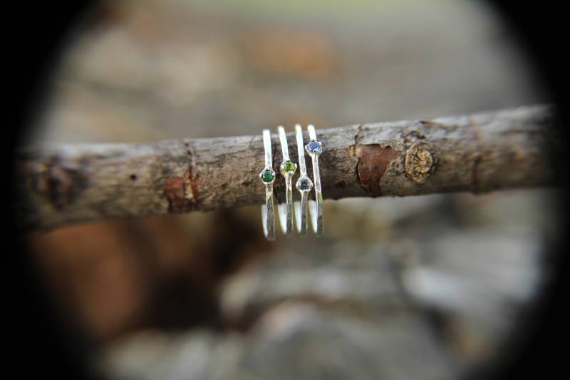 sterling Silber Edelstein-stacking-Ring-Set, Künstlicher Smaragd, Peridot, Aquamarin, Saphir von TouchOfElements
