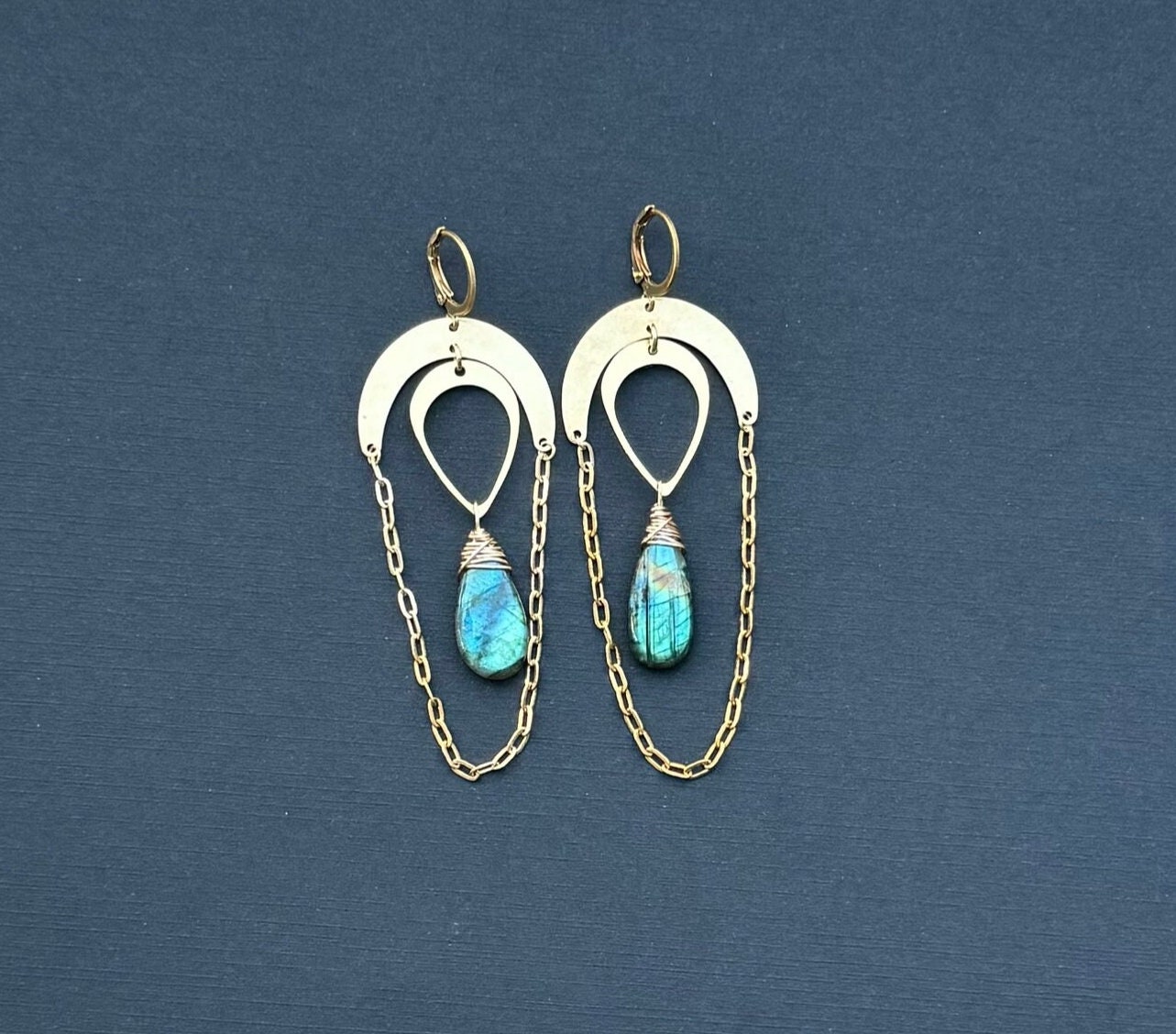 Labradorit Gold Baumeln Ohrringe, Schmuck, Glatt Labradorit, Stein Kristall Ohrringe von TouchOfStoneDesign